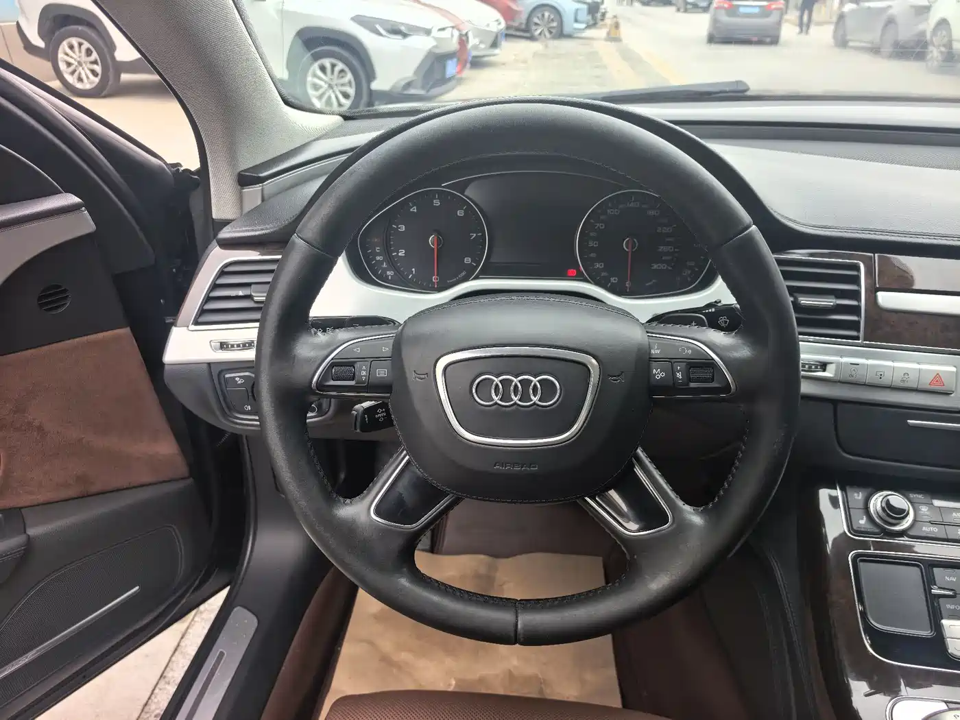 Audi A8 2014 A8L 45 TFSI quattro Luxury фото 8