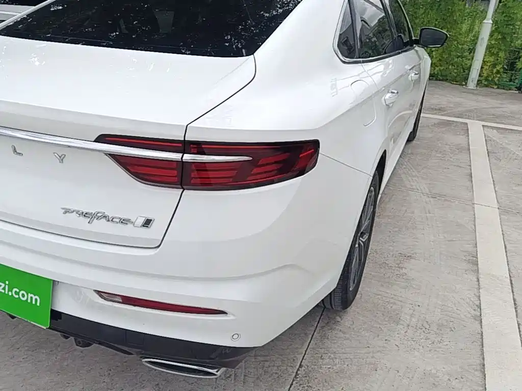 Фото 8 - Geely Preface