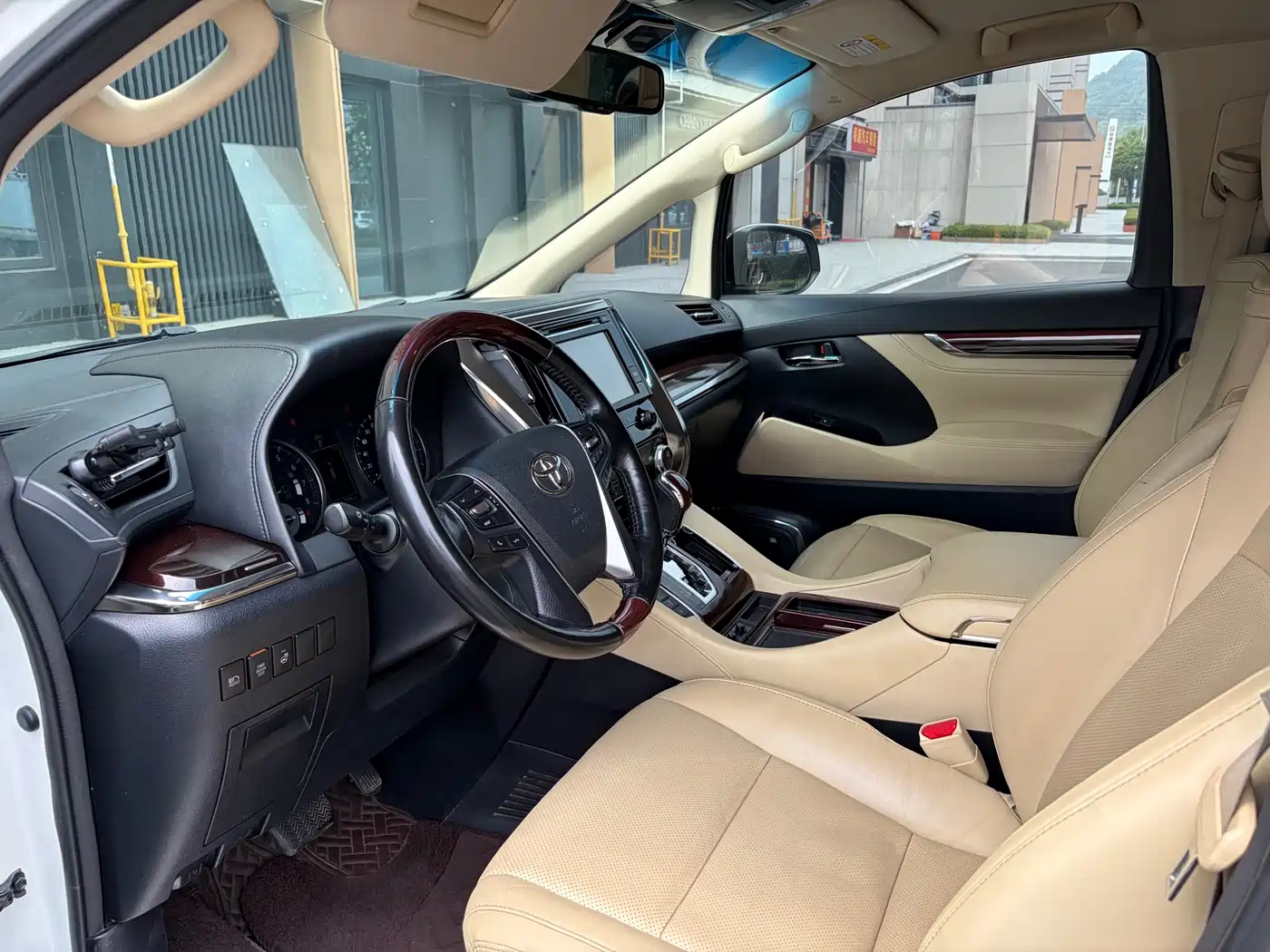 Toyota Alphard 2018 3.5L Luxury фото 9