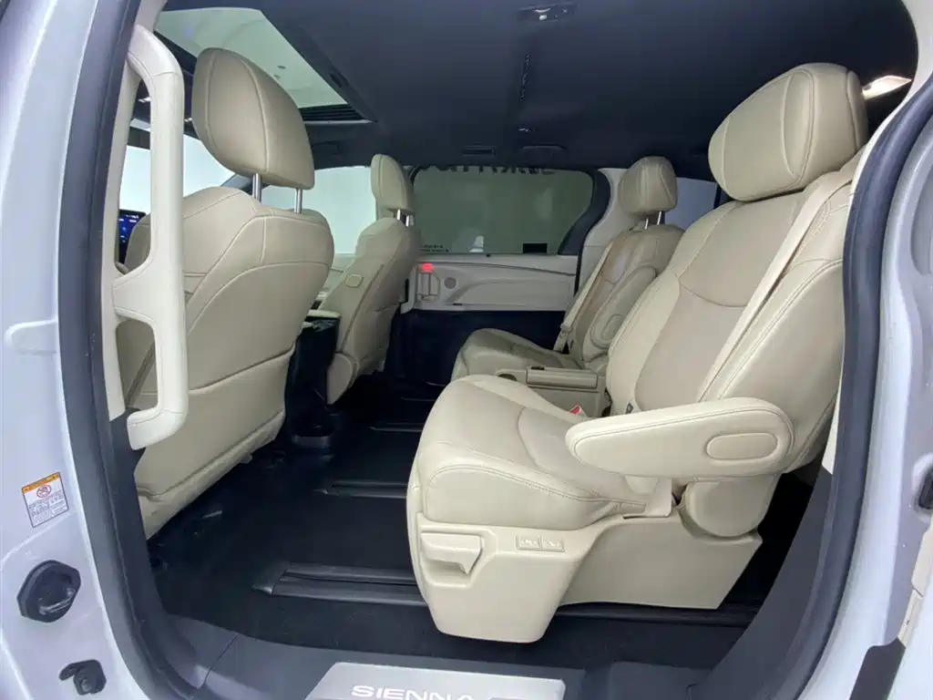 Toyota Sienna 2023 2.5L Hybrid Premium Edition фото 22
