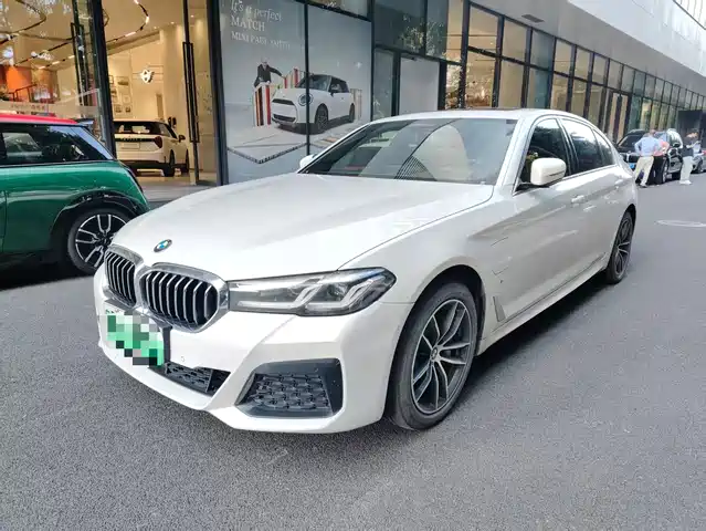 BMW 5 Series New Energy 2022 535Le Pioneer M Sport Package — фото 1