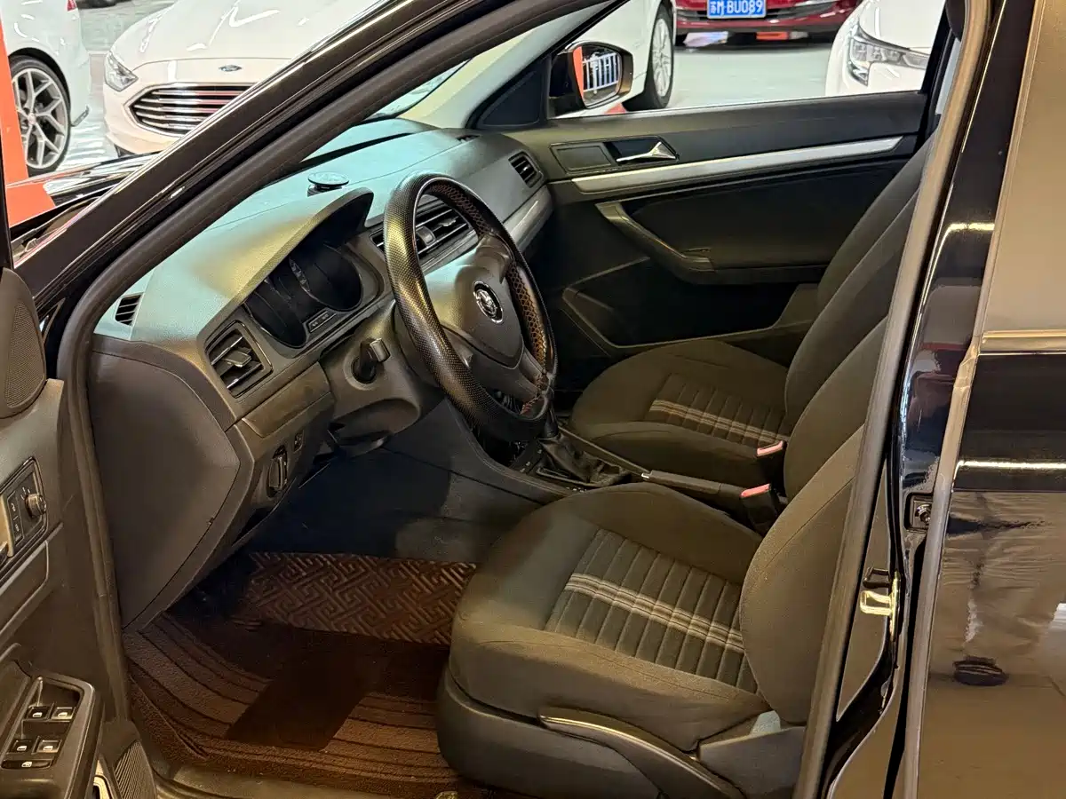 Фото 5 - Volkswagen Lavida