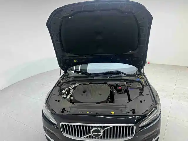 Volvo S90 2024 2024 B5 Momentum Luxury Edition