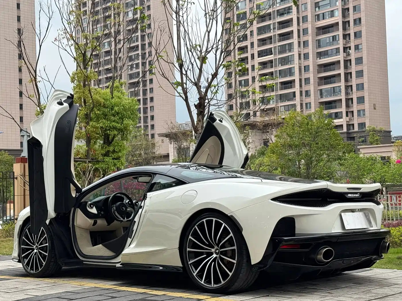 MCLAREN GT