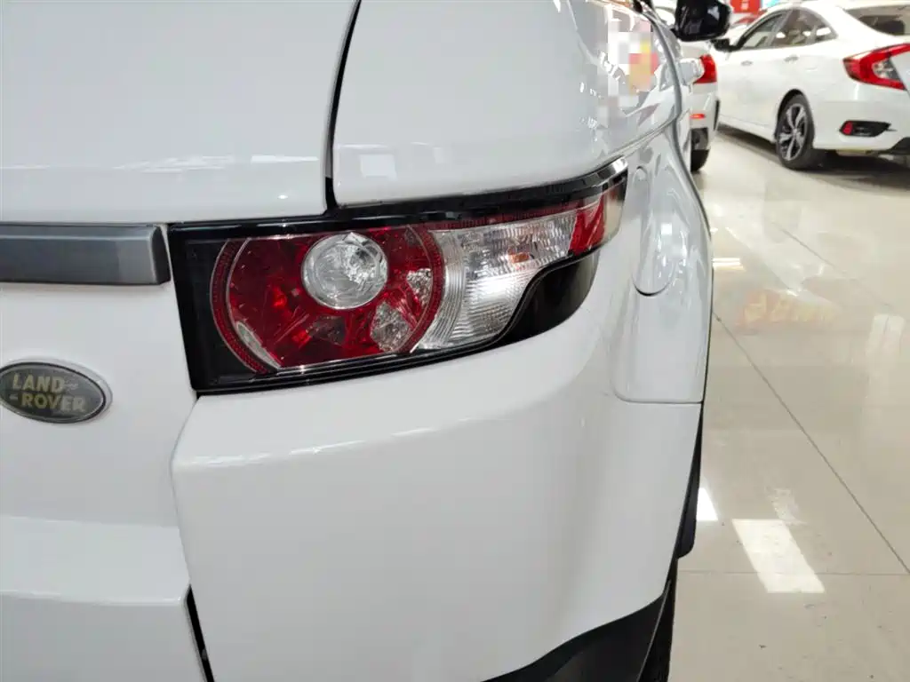 Land Rover Range Rover Evoque 2015 2.0T 5-Door Intelligent Edition фото 24