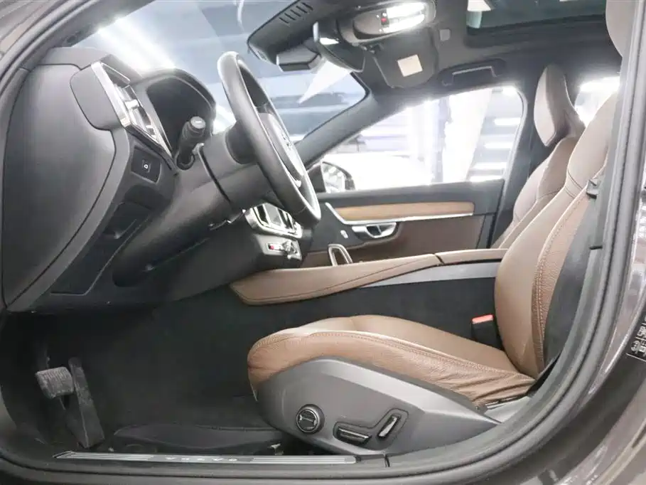 Фото 13 - Volvo S90