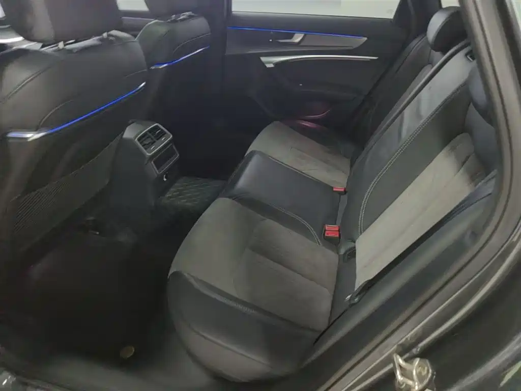 Audi A6L 2021 40 TFSI Luxury Sport фото 17