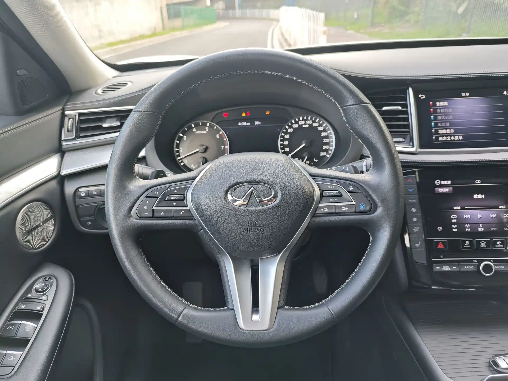 Фото 11 - Infiniti QX50