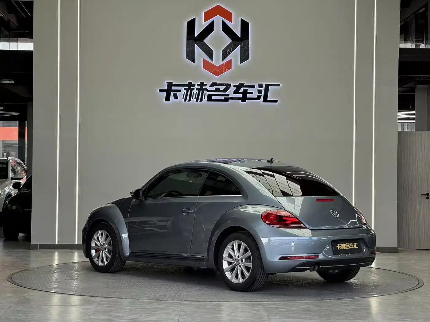 Volkswagen Beetle 2018 180TSI Trend Joy Edition фото 6