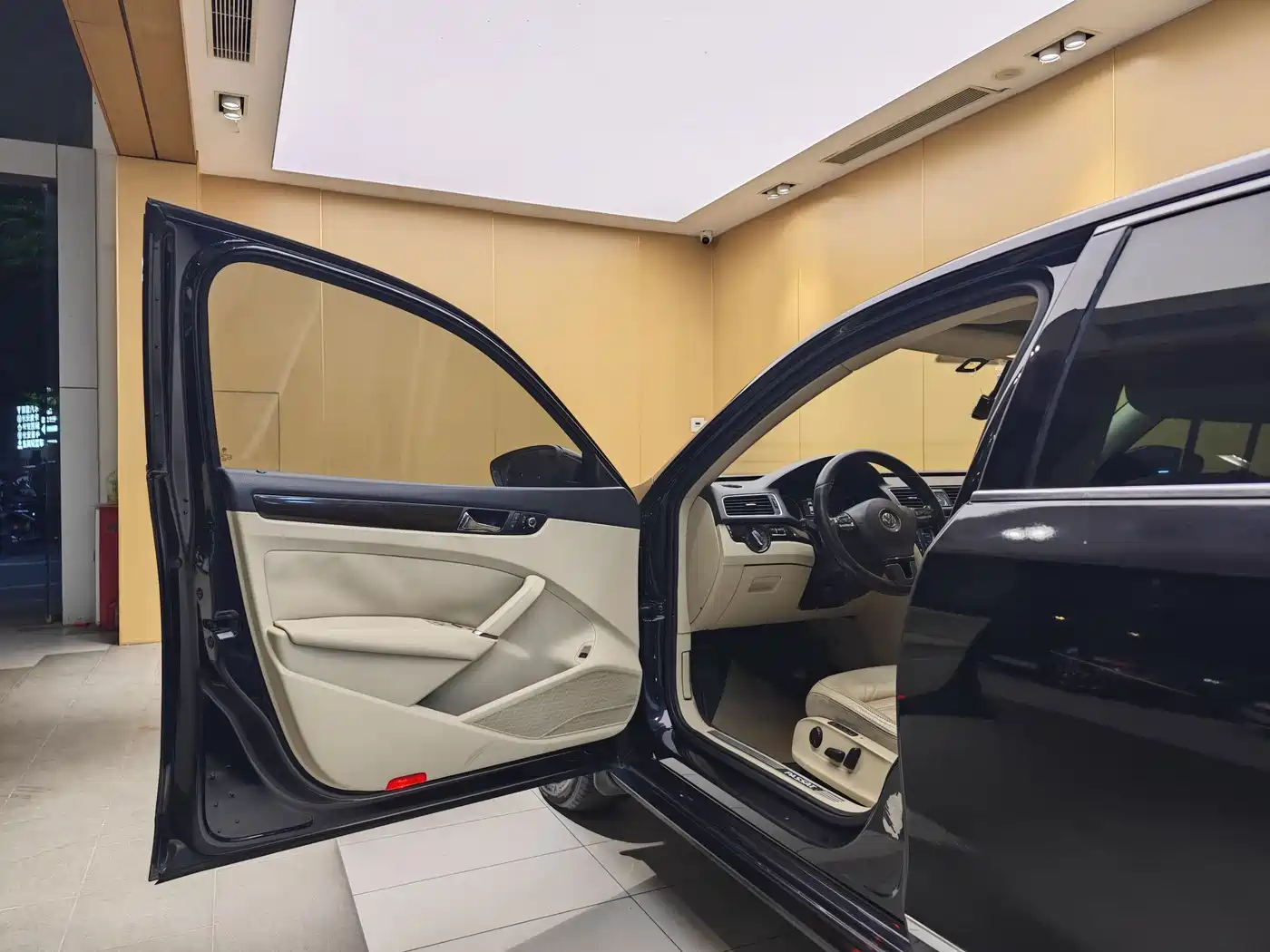 Volkswagen Passat 2015 1.8TSI DSG Prestige Edition фото 7