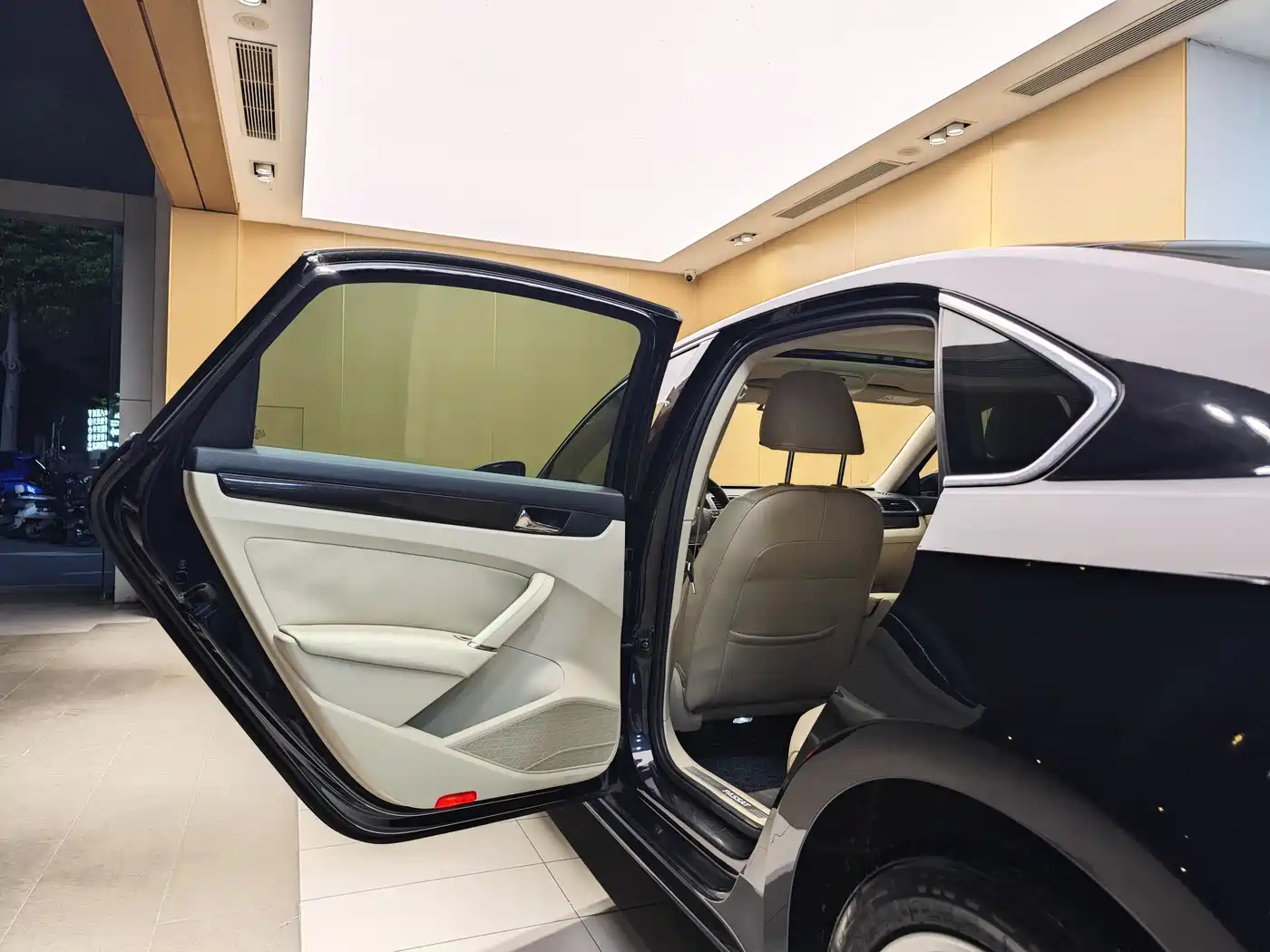 Volkswagen Passat 2015 1.8TSI DSG Prestige Edition фото 21