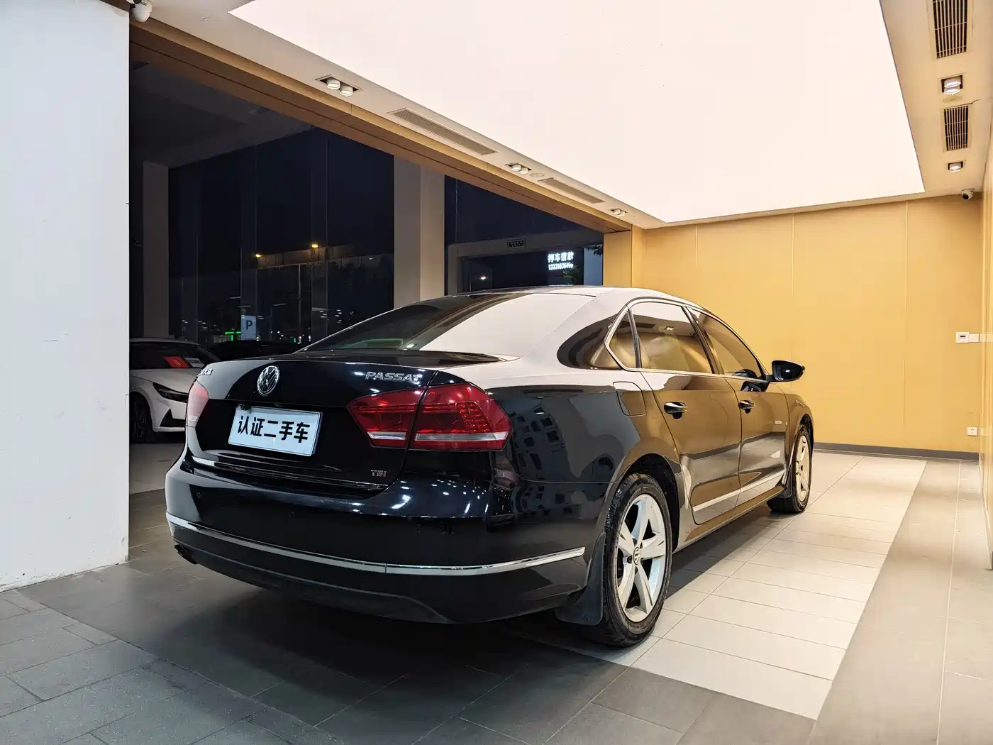 Volkswagen Passat 2015 1.8TSI DSG Prestige Edition фото 30