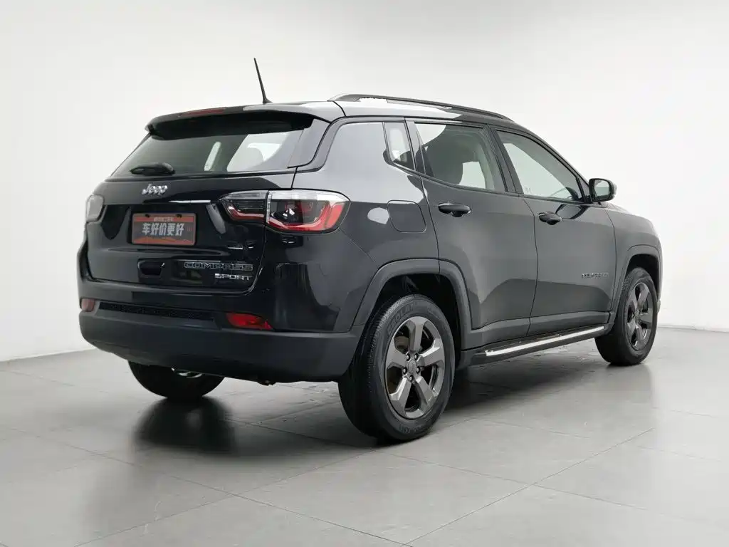 Фото 2 - Jeep Compass
