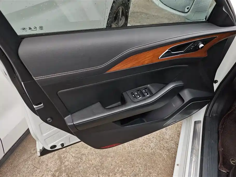 Hongqi H5 2018 30TD Smart Connected Dynamic Edition фото 7