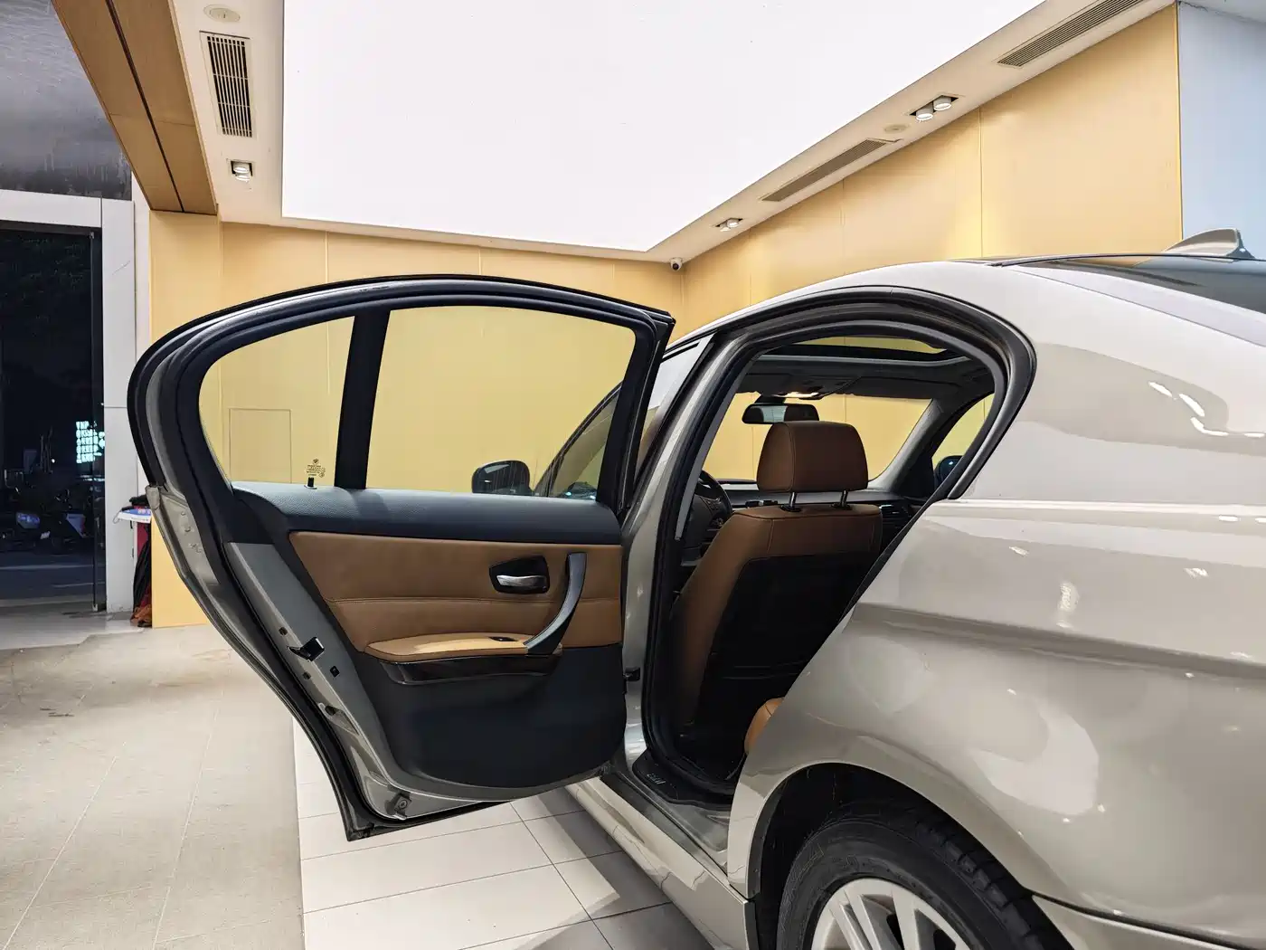 BMW 3 Series 2011 320i Fashion фото 20