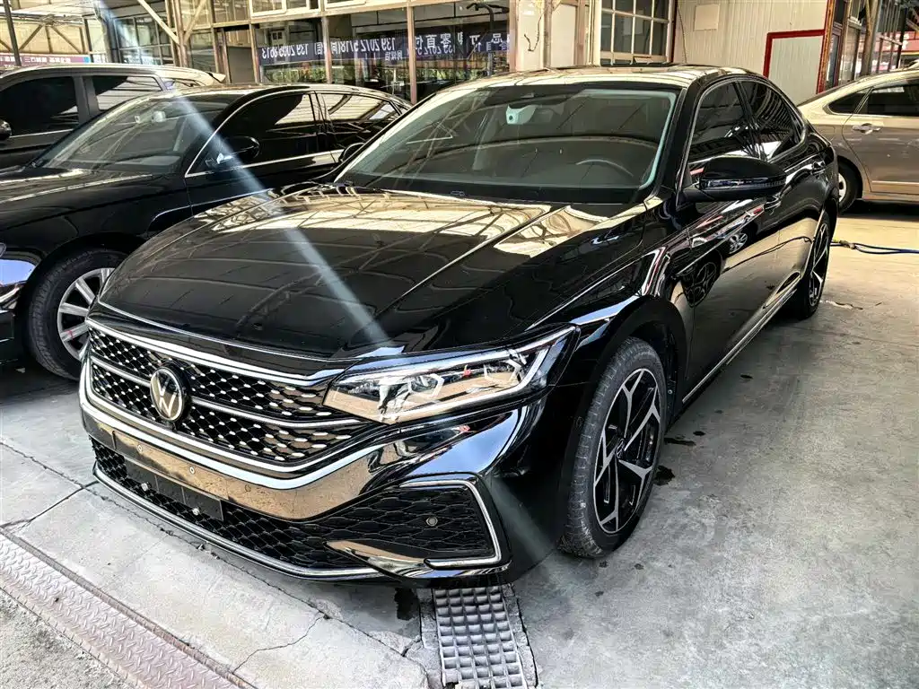 Volkswagen Passat 2022 330TSI Starlight Luxury Edition