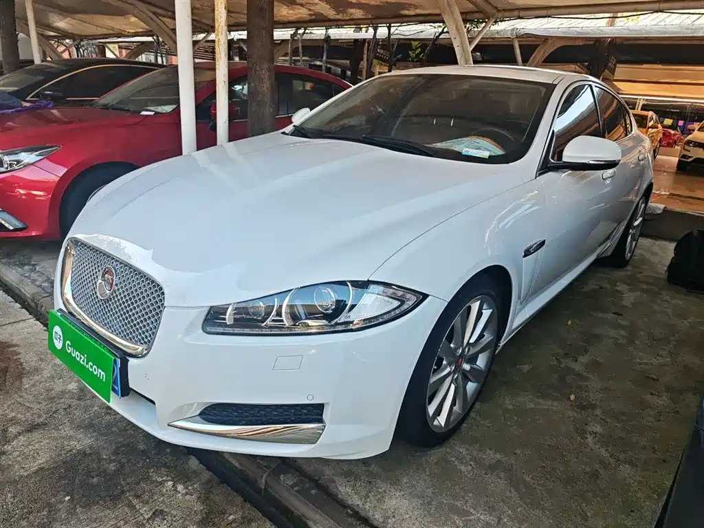 Jaguar XF 2015 2015 XF 2.0T Luxury Edition