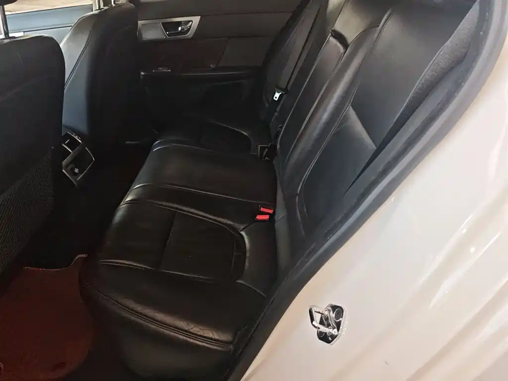 Jaguar XF 2015 2015 XF 2.0T Luxury Edition