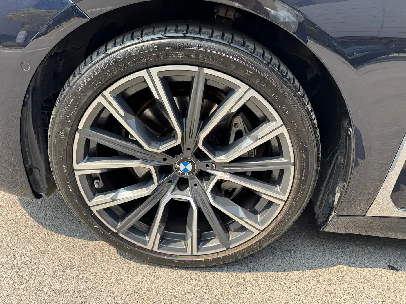 BMW 7 Series 2022 740Li Exclusive M Sport Package фото 14
