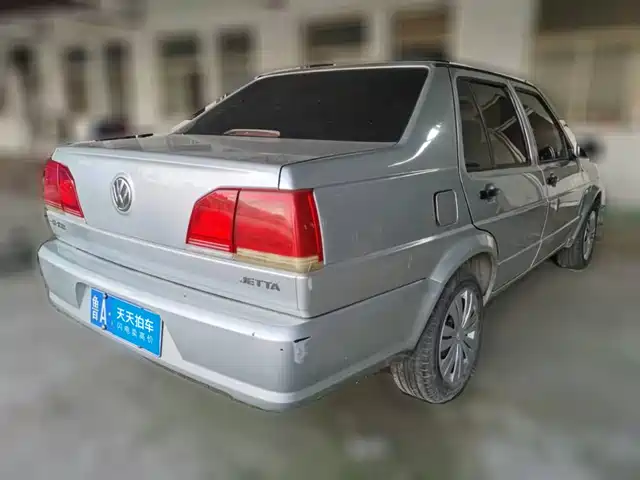 Volkswagen Jetta 2010 1.6L Partner — фото 2