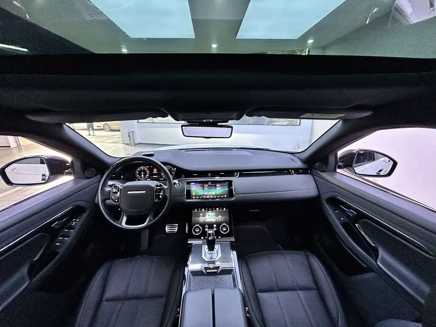 Land Rover Range Rover Evoque 2020 249PS R-DYNAMIC SE Sport Tech Edition фото 8