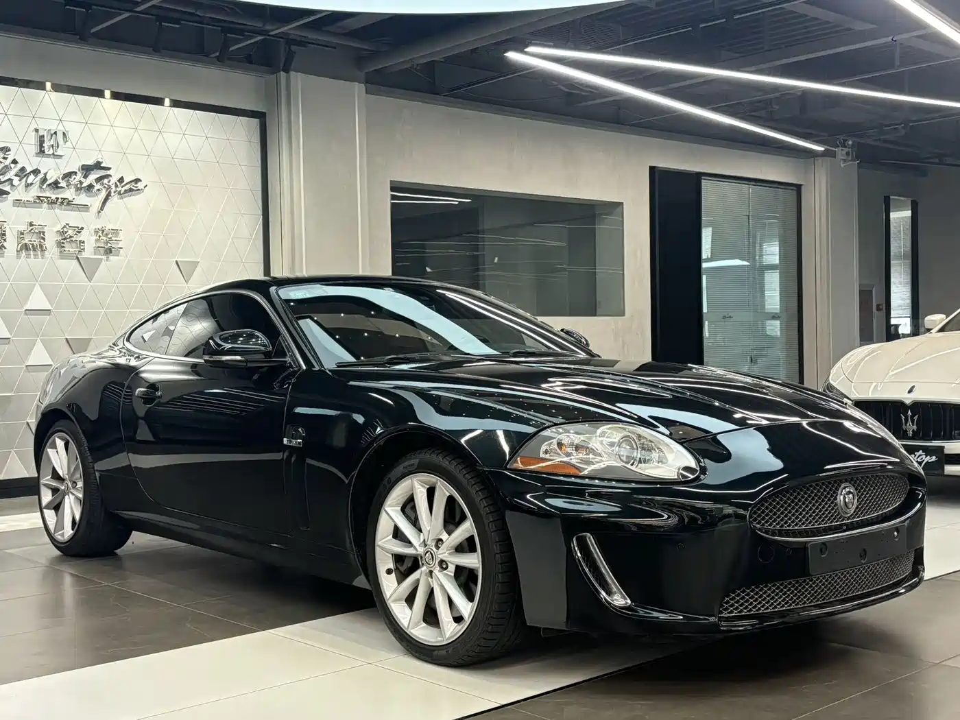 Jaguar XK 2011 2009 XKR 5.0L V8 Supercharged Coupe