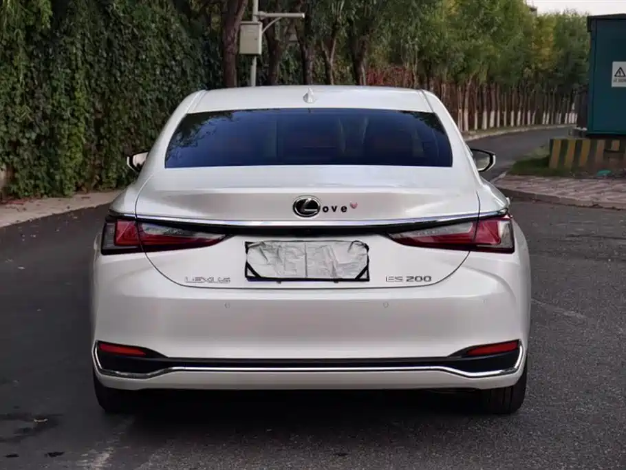 Lexus ES 2023 200 Excellence Edition фото 25
