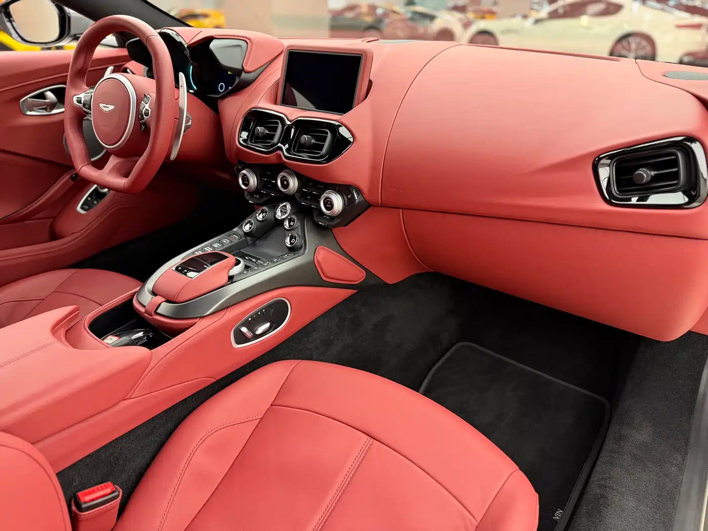 ASTON MARTIN V8 VANTAGE