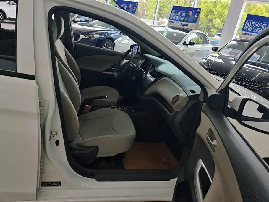 Chevrolet Sail 2018 Sail 3 1.3L AMT Ideal фото 8