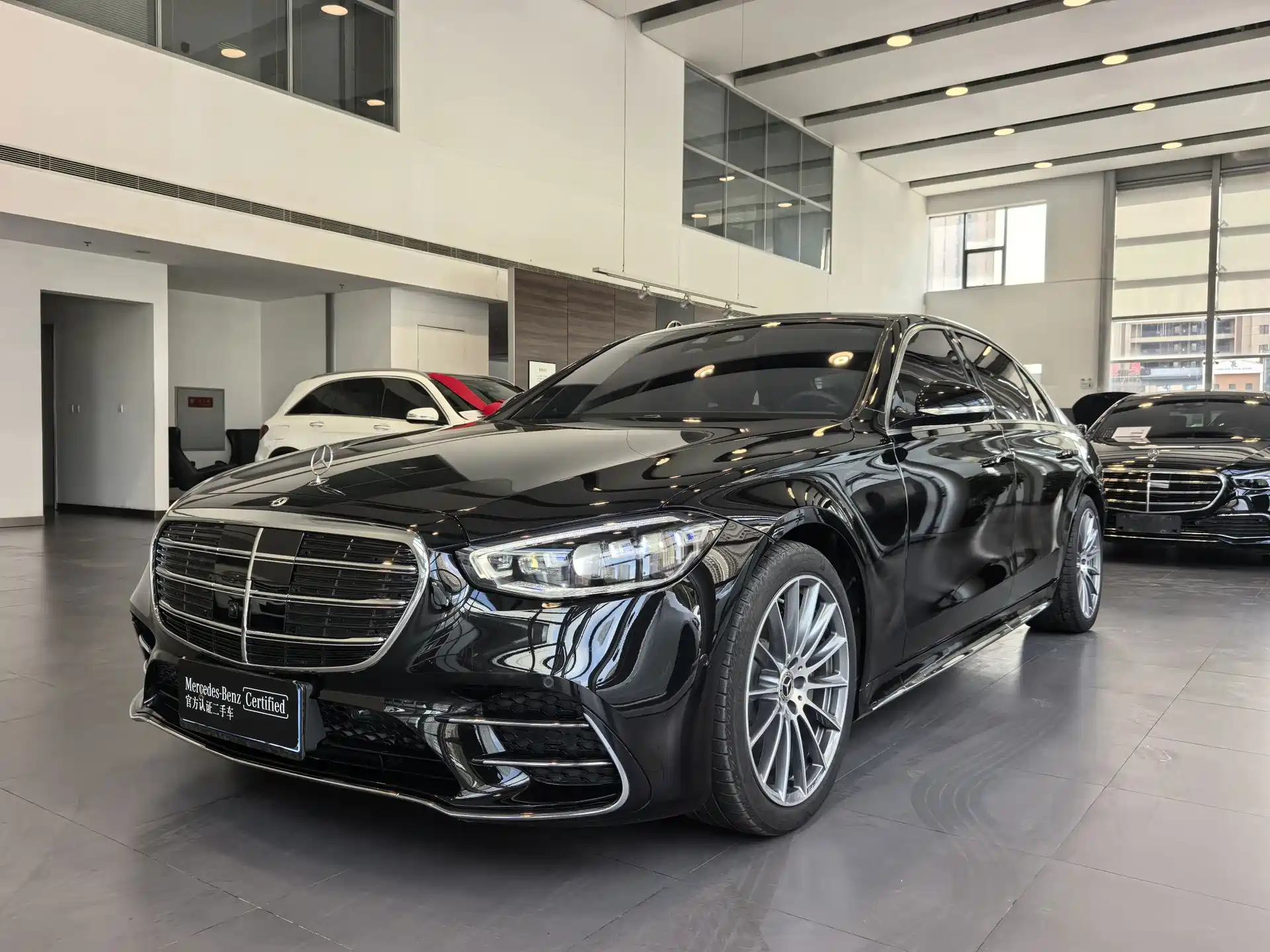 صورة 1 - Mercedes-Benz S-Class