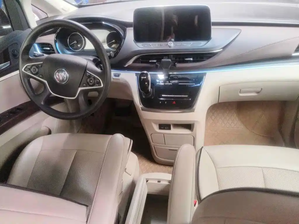Фото 12 - Buick GL8