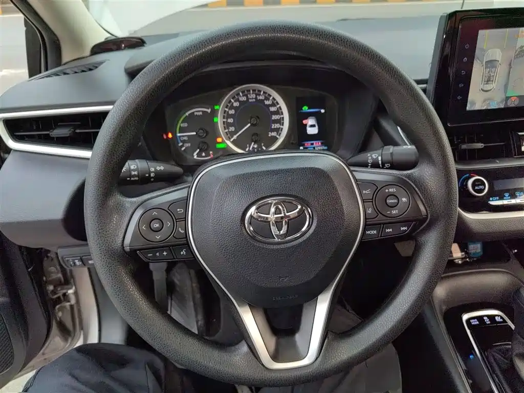 Toyota Corolla 2021 Hybrid 1.8L E-CVT Pioneer Edition фото 3