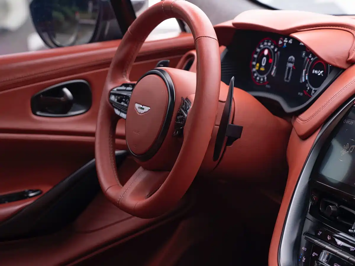 Aston Martin DBX 2023 2022 4.0T V8