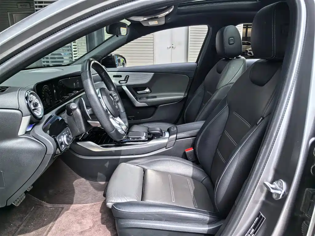 Mercedes-Benz A-Class AMG 2023 Model Year AMG A 35 L 4MATIC фото 3