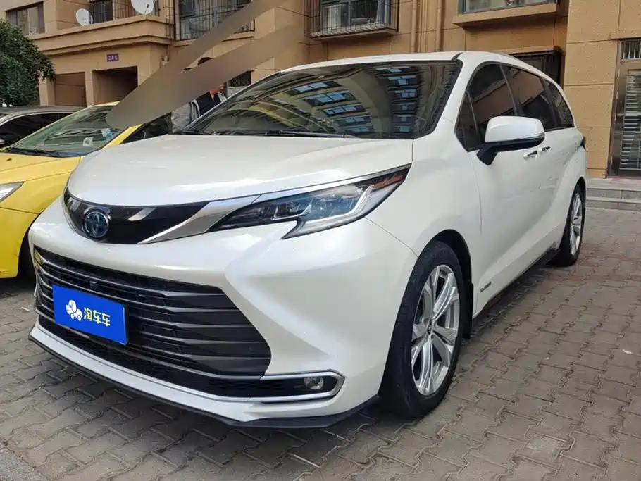 Photo 1 - Toyota Sienna