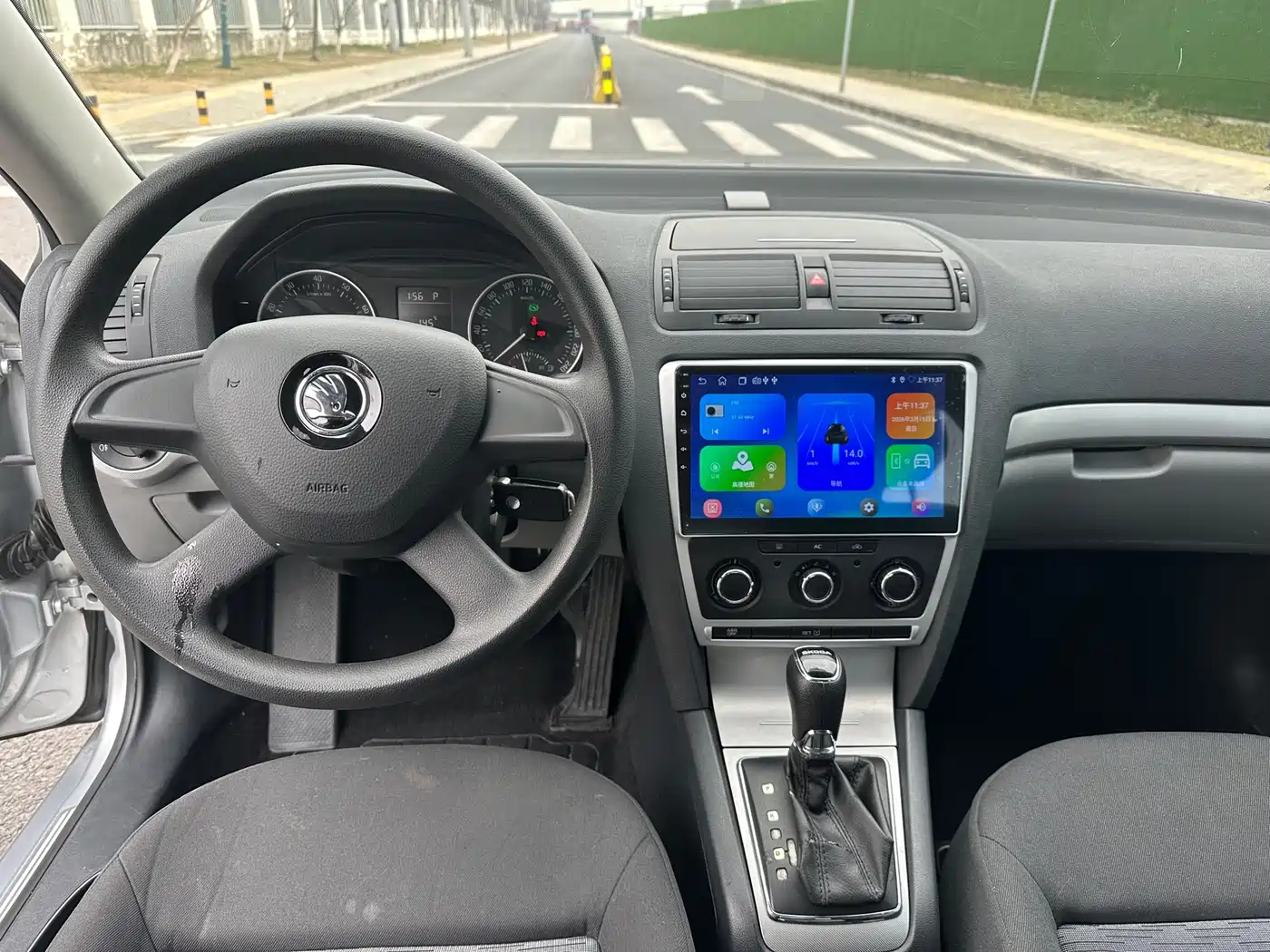 Škoda Octavia 2014 1.6L Auto Yijie Edition фото 6
