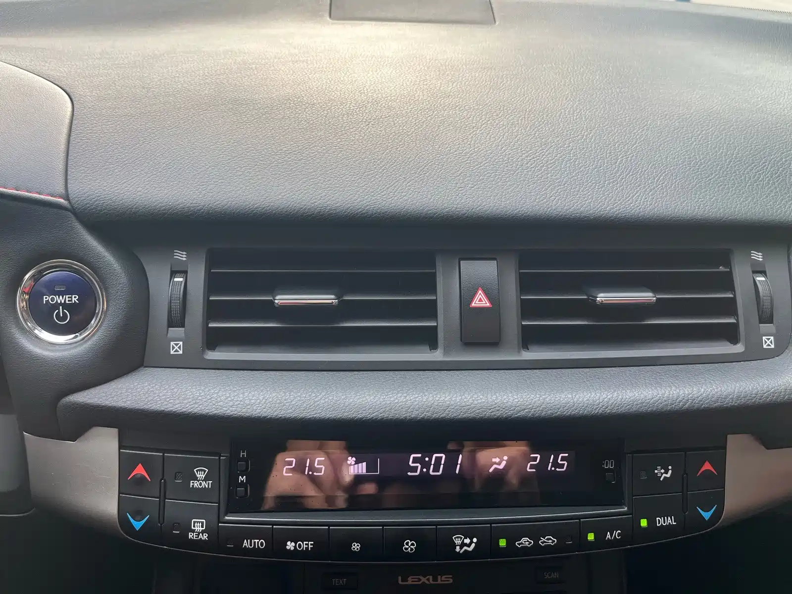 Фото 33 - Lexus CT