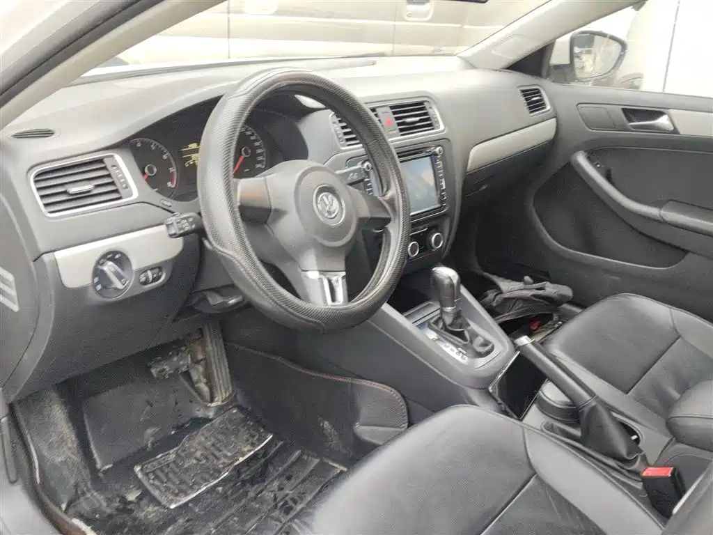 Volkswagen Sagitar 2014 Facelift 1.6L Automatic Leading Version фото 7