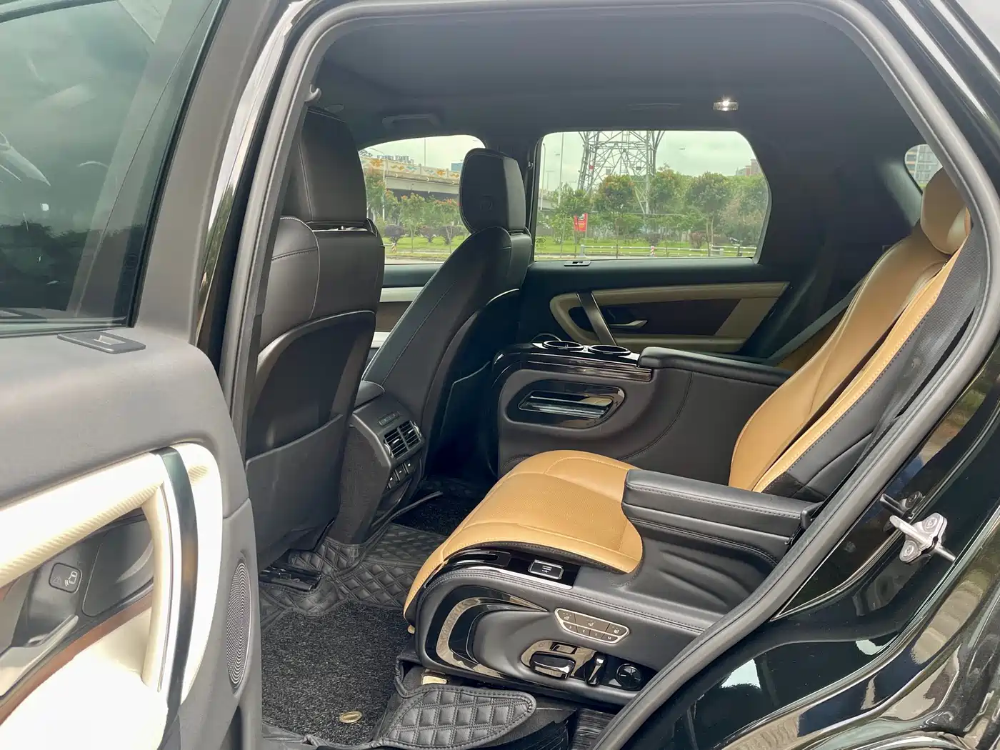 Land Rover Discovery Sport 2023 249PS R-Dynamic SE Performance Technology Version фото 6