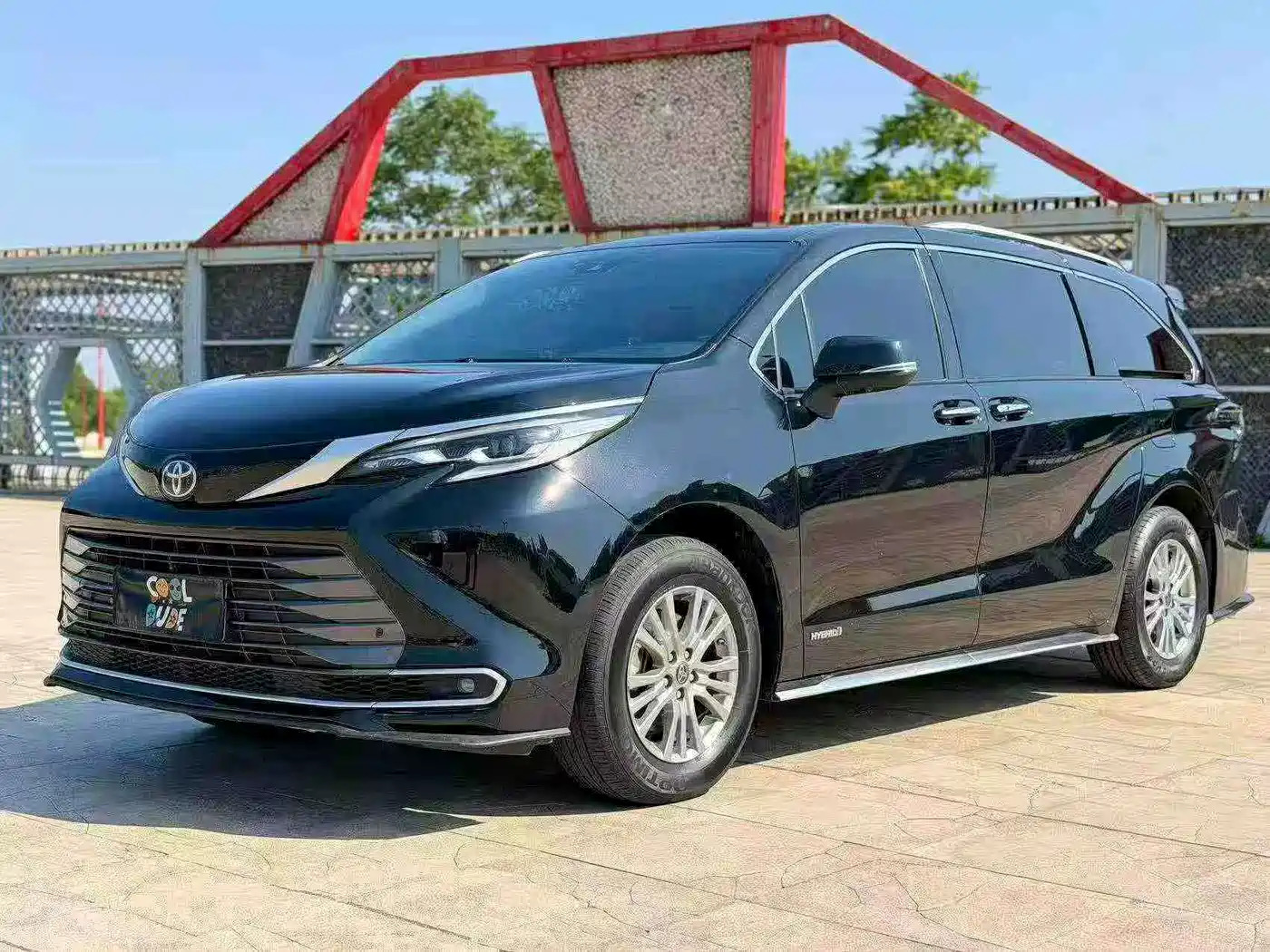 Photo 1 - Toyota Sienna