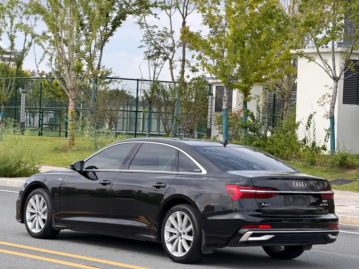 Фото 6 - Audi A6L