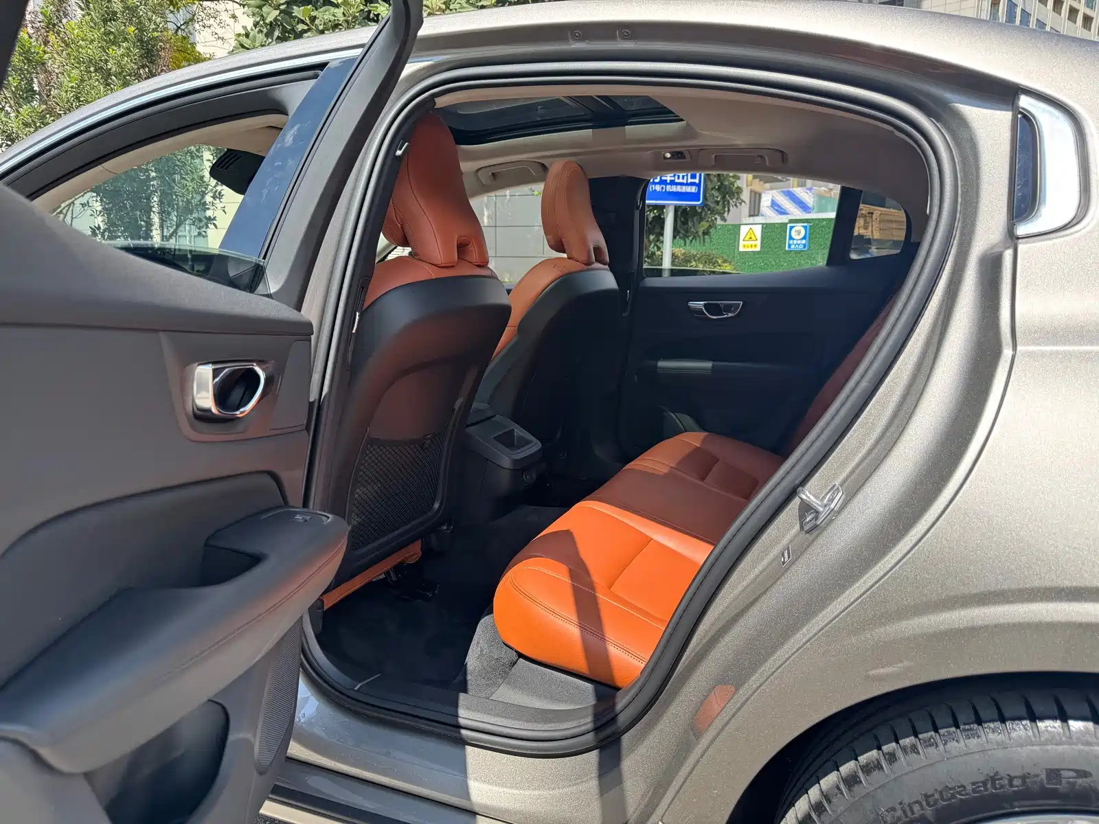 Фото 16 - Volvo S60