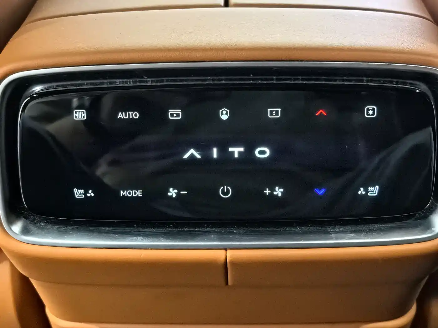 AITO Wenjie AITO M9 2024 Model Extended Range Ultra Edition 52kWh 5-Seater фото 11