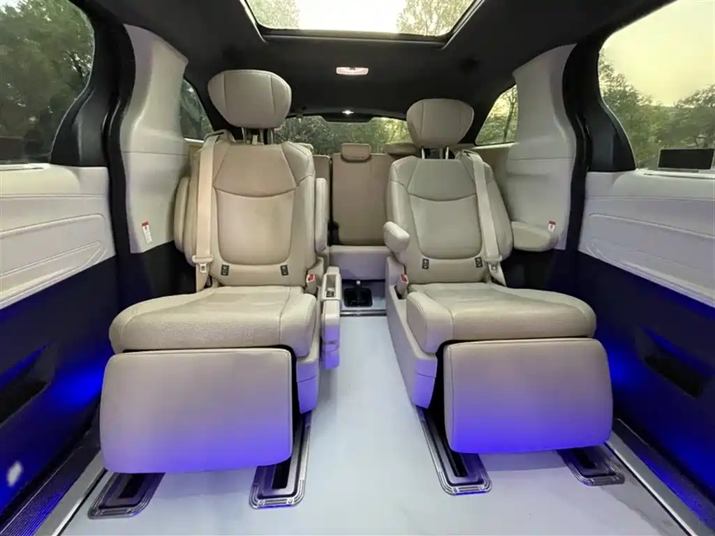 Toyota Granvia 2022 2.5L Hybrid Noble Edition фото 21