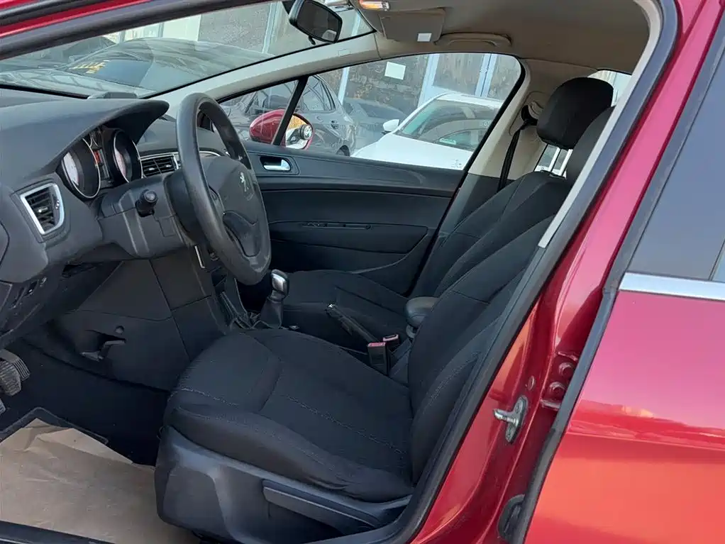 Peugeot 308 2014 Model Joy Edition Classic 1.6L Manual Superior Style фото 12