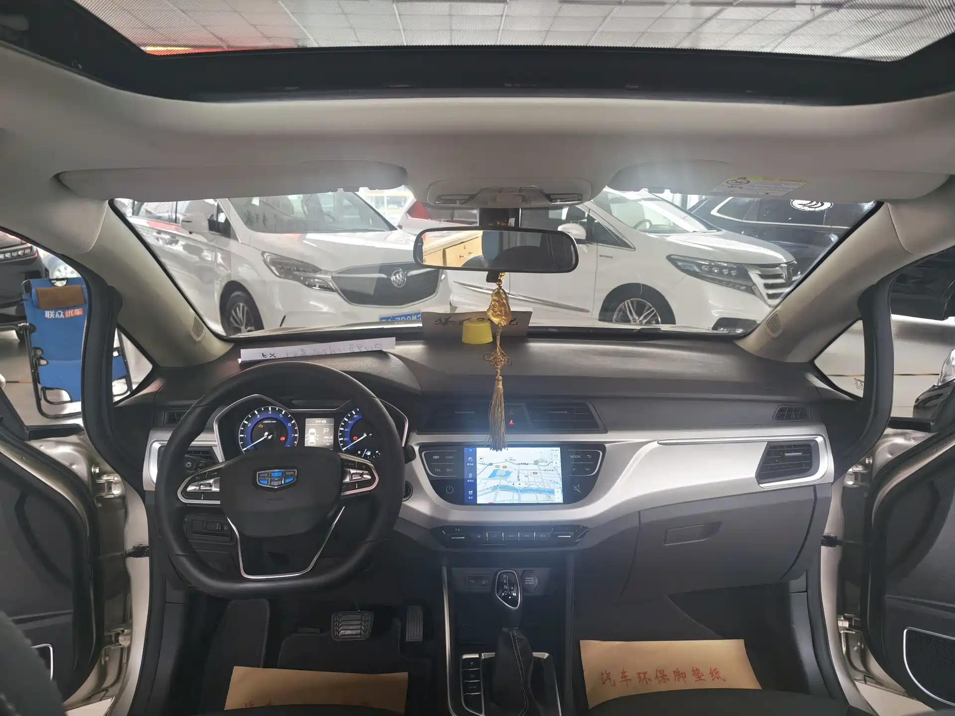Фото 9 - Geely Vision X3