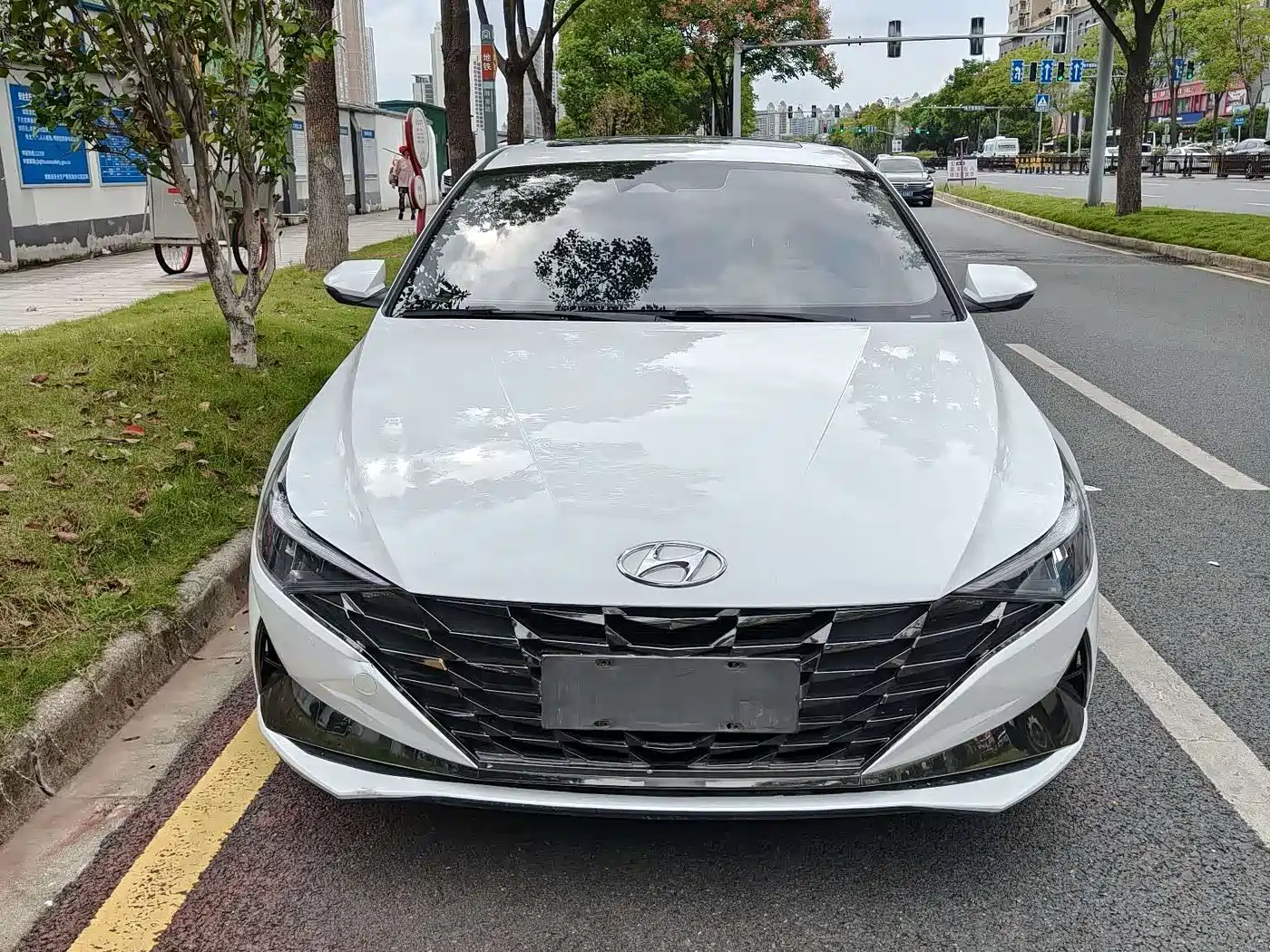 Hyundai Elantra 2022 1.5L CVT GLS Leading Edition фото 2