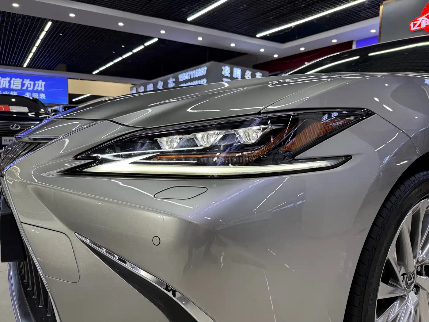 Lexus ES 2018 300h Executive Edition China V фото 20