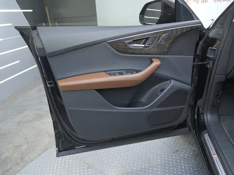 Audi Q8 2022 55 TFSI Luxury Dynamic фото 20