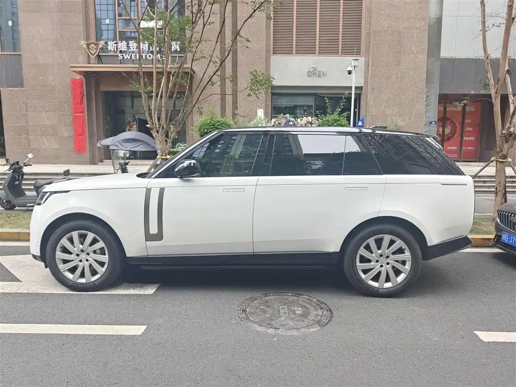 Photo 4 - Land Rover Range Rover